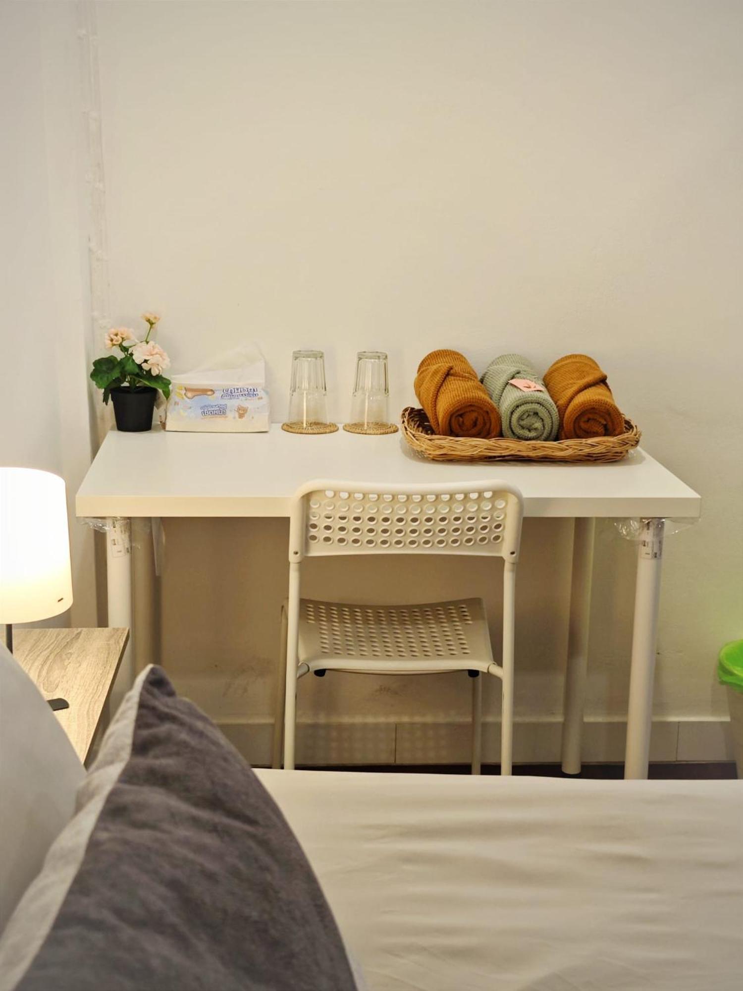 Homey Stay And Cafe By Hematoa Bangkok Buitenkant foto
