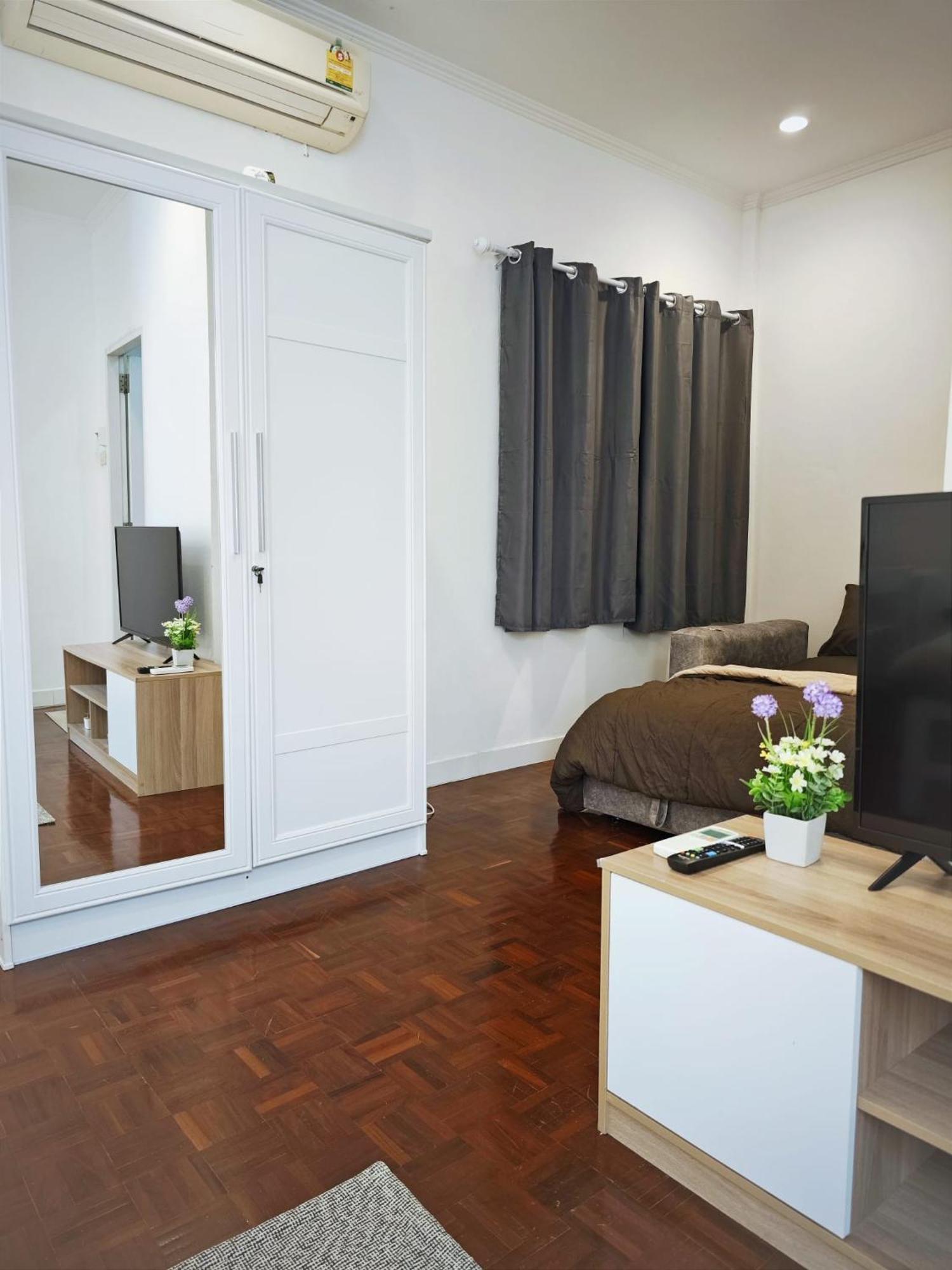 Homey Stay And Cafe By Hematoa Bangkok Buitenkant foto
