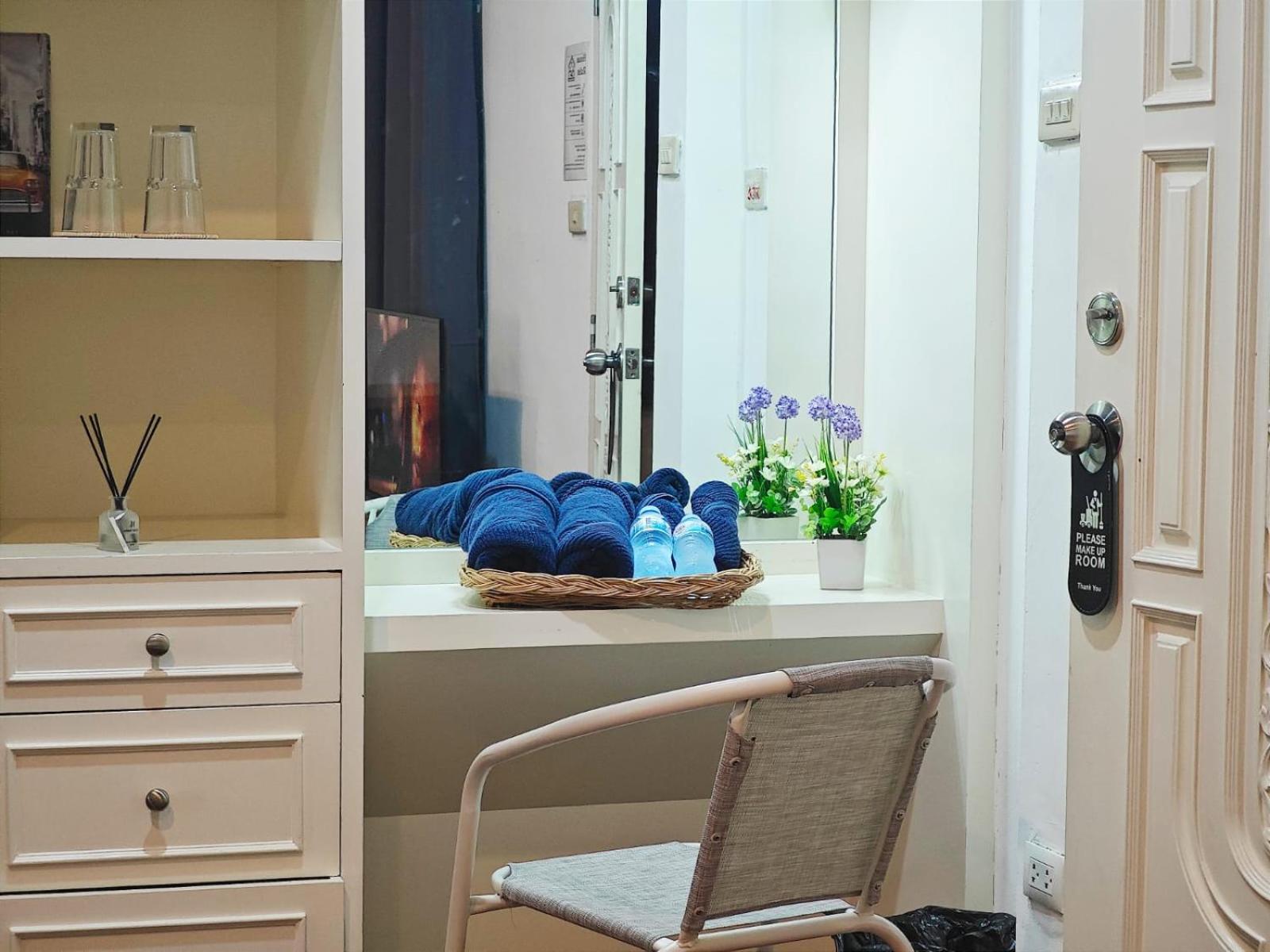 Homey Stay And Cafe By Hematoa Bangkok Buitenkant foto
