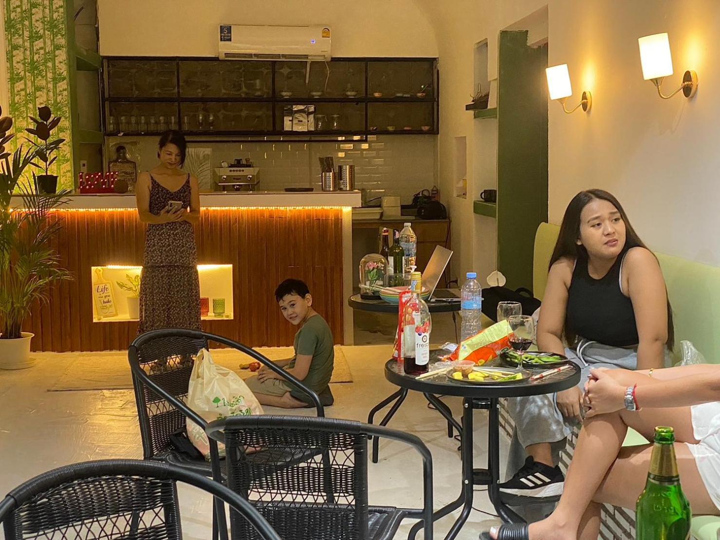 Homey Stay And Cafe By Hematoa Bangkok Buitenkant foto